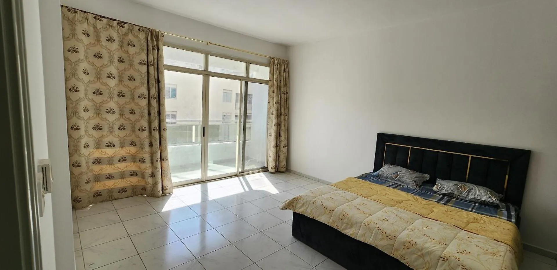 Vivu'S Holiday Home Sharjah Guest house